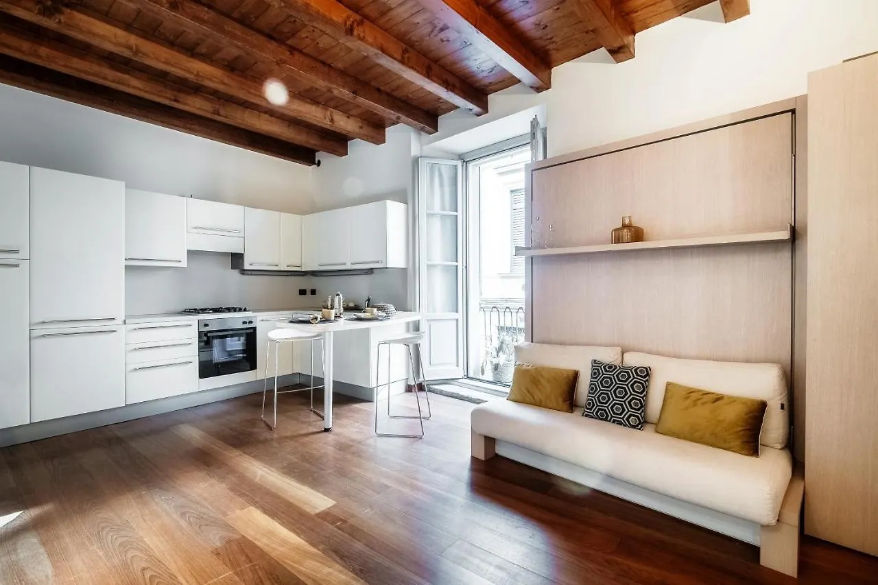 Del Pero Suite - By Myhomeincomo location